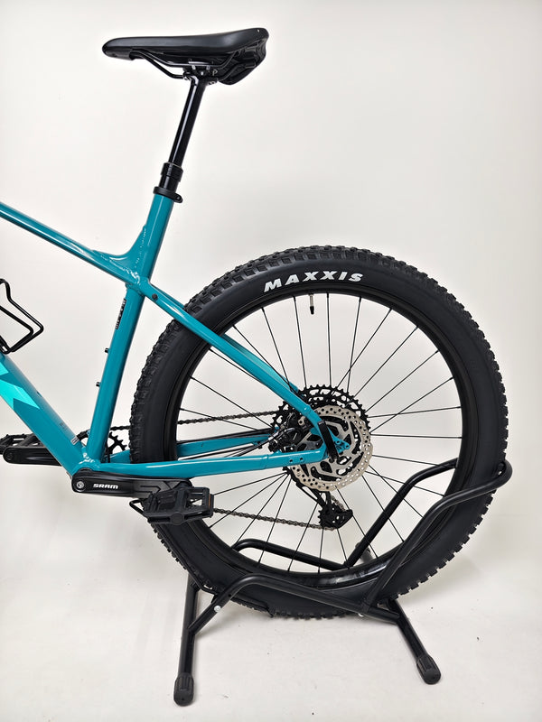 Trek ROSCOE 7 2021 bicycle with emphasis on its robust construction and key specifications, XL size, on sale for £590.