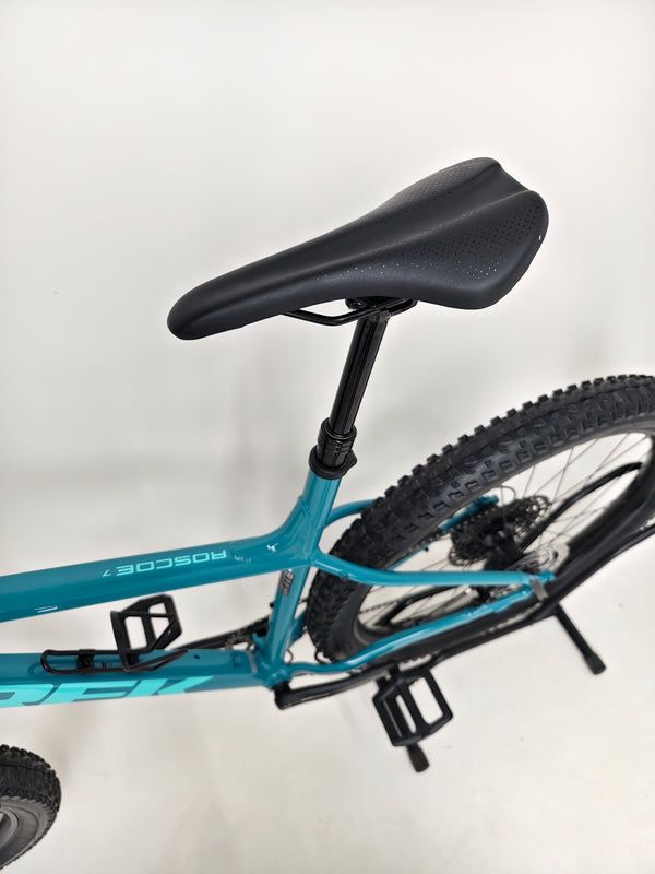 View of Trek ROSCOE 7 2021 gear and drivetrain, XL size mountain bike in very good condition, formerly RRP: £1,150, now £590.