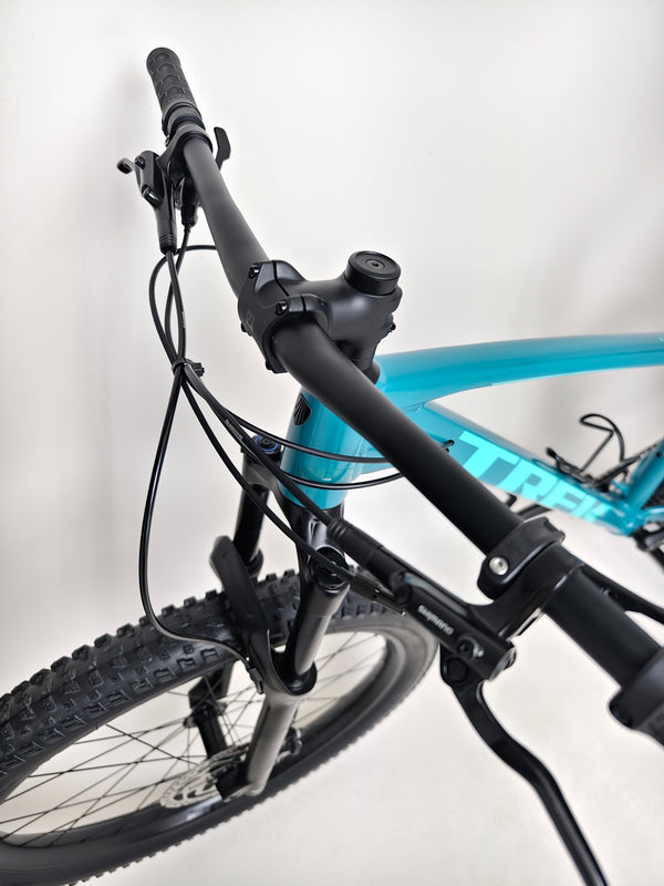 Trek ROSCOE 7 2021 with focus on its wheel details showcasing technology, XL size bike now offered at £590.