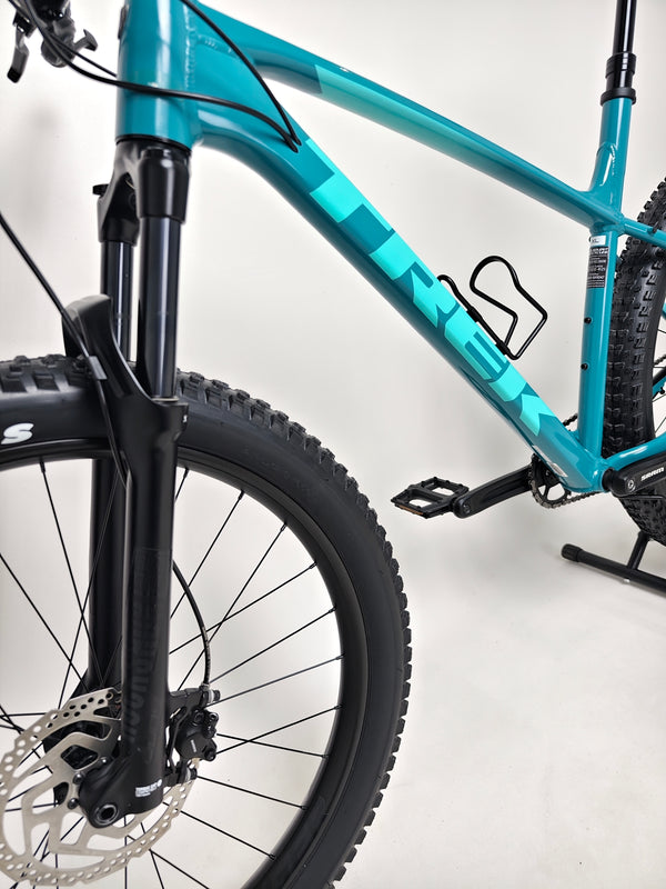 Trek ROSCOE 7 2021 mountain bike's Maxxis Rekon tyres and Bontrager wheels showcased, XL frame, very good condition, now £590.