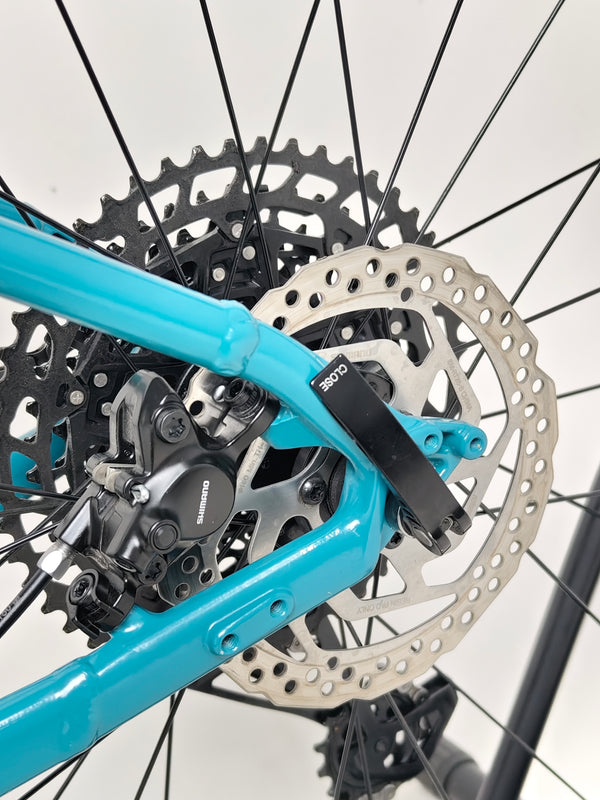 Trek ROSCOE 7 2021 mountain bike in teal colour showcasing its suspension and frame detail, XL size, now for £590.