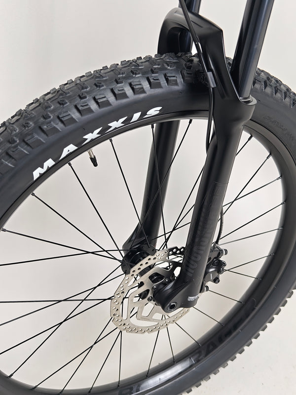 Trek ROSCOE 7 2021 mountain bike viewed from the side revealing its lightweight advantages, XL size, priced affordably at £590.