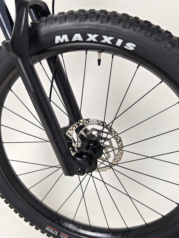 Trek ROSCOE 7 2021 mountain bike featuring Bontrager tubeless wheels and Maxxis tyres, XL size, available for £590.