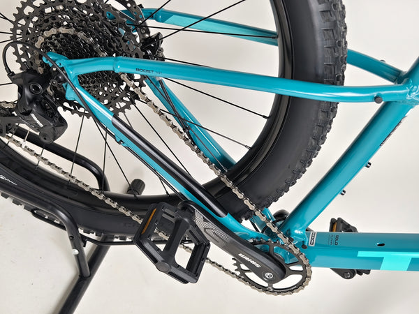 Trek ROSCOE 7 2021 showcasing its lightweight frame in teal, XL size, listed at £590, RRP: £1,150.