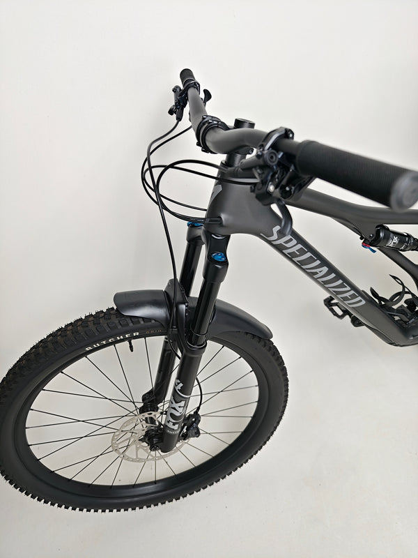 Image showcasing the performance features of the Specialized Stumpjumper Comp CARBON 2023 in like new condition, RRP: £4,250.00, current price only £1,980.00 with FREE Delivery!