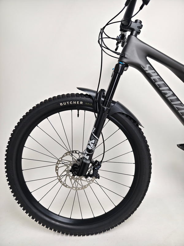 Image of the battery holder on Specialized Stumpjumper Comp CARBON 2023 displaying its innovative features, like new condition, RRP: £4,250.00, special price £1,980.00 including FREE Delivery!