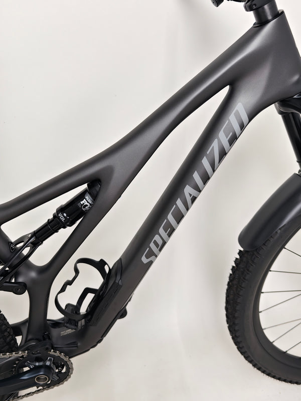 Upper view of the Specialized Stumpjumper Comp CARBON 2023 in grey, large size, highlighting its pristine condition, RRP: £4,250.00, special price just £1,980.00 including FREE Delivery!