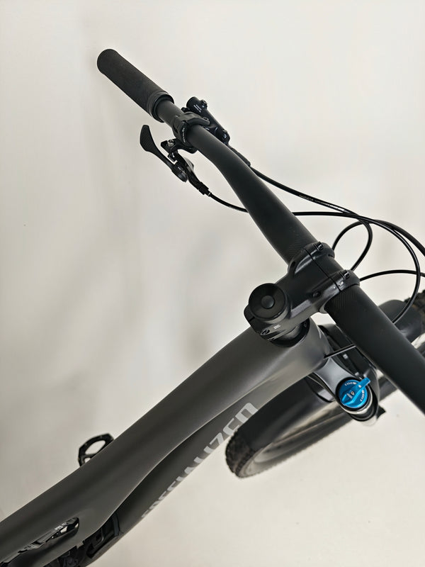 Detailed image of the chainstay on the Specialized Stumpjumper Comp CARBON 2023 large bike, showcasing its superior quality and like new condition, RRP: £4,250.00, now at £1,980.00 including FREE Delivery!