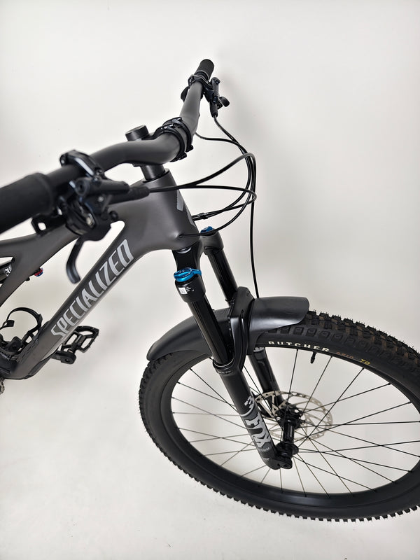 Clear view of the swift Shimano SLX shifters on the Specialized Stumpjumper Comp CARBON 2023 large bike, in like new condition, RRP: £4,250.00, now available for £1,980.00 with FREE Delivery!