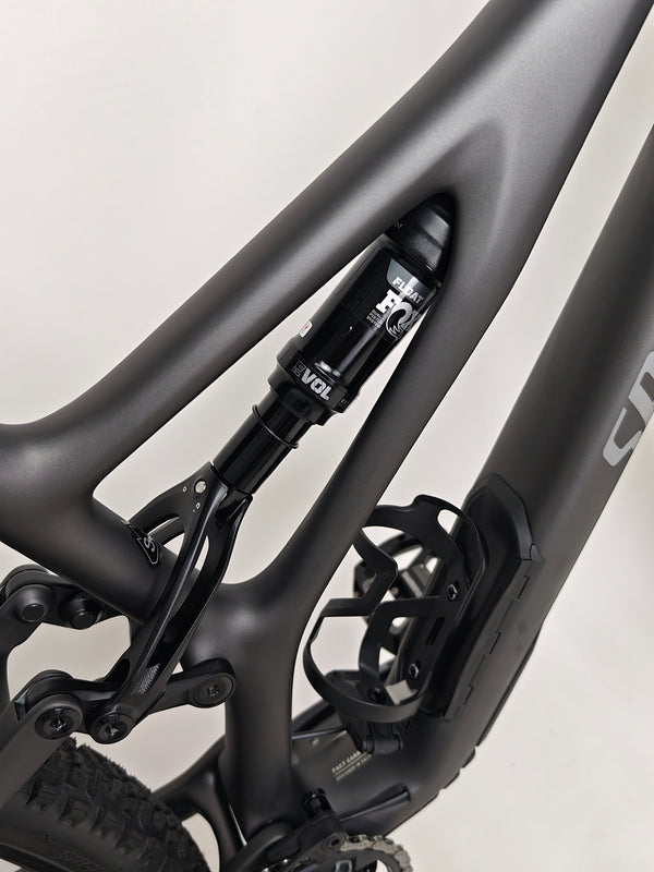 Image of the Specialized Stumpjumper Comp CARBON 2023 large mountain bike highlighting its components, RRP: £4,250.00, on sale for £1,980.00 with FREE Delivery!