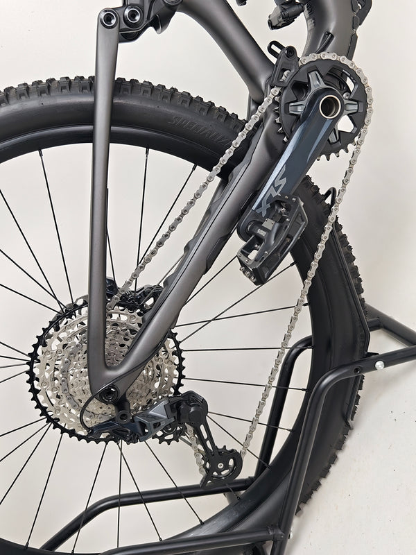 Image focusing on the rear tyre of the Specialized Stumpjumper Comp CARBON 2023 large mountain bike, highlighting its like new condition, RRP: £4,250.00, now for just £1,980.00 with FREE Delivery!