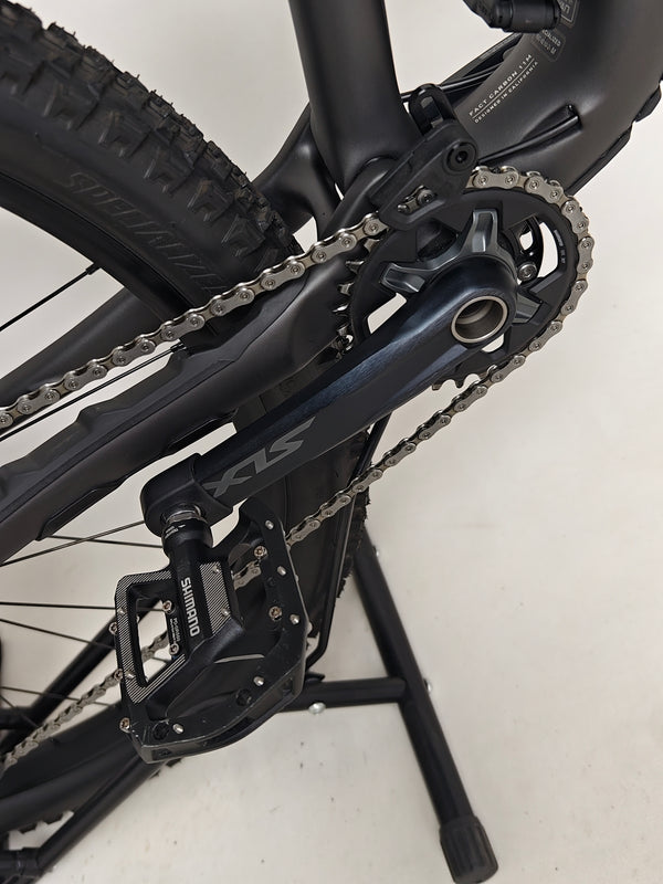 Full view of the Specialized Stumpjumper Comp CARBON 2023 large mountain bike, showcasing its pristine condition, RRP: £4,250.00, special price £1,980.00 with FREE Delivery!