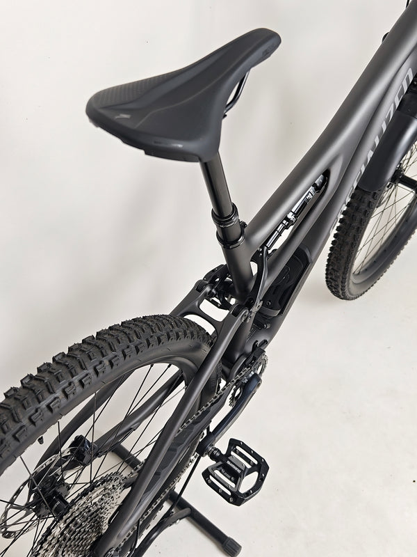 Image from below highlighting the innovative design of the bottom bracket on Specialized Stumpjumper Comp CARBON 2023, like new condition, RRP: £4,250.00, available for just £1,980.00 including FREE Delivery!