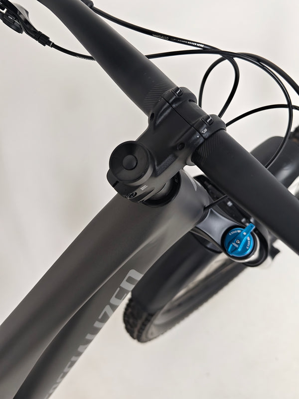 Overall view of the Specialized Stumpjumper Comp CARBON 2023 large mountain bike, showcasing sleek design and like new condition, RRP: £4,250.00, available for just £1,980.00 including FREE Delivery!