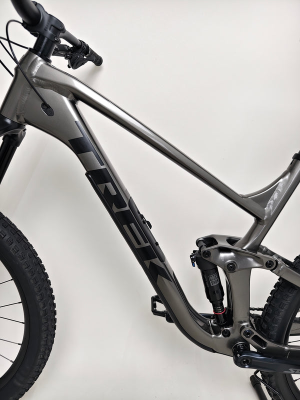 Trek Slash 7 Gen 5 in X-LARGE size with Lyrik fork and SLX braking system, RRP £2,775.00, current price £1,760.00 including free swift courier delivery.