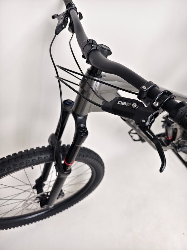 Trek Slash 7 Gen 5 bike in X-LARGE size displaying Lyrik fork and SLX gearing, RRP: £2,775.00, now available for £1,760.00 with free and quick delivery service.