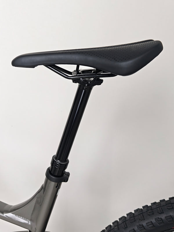 Trek Slash 7 Gen 5 bike in X-LARGE size with Lyrik suspension and SLX build, RRP: £2,775.00 offered at £1,760.00 with free rapid delivery.