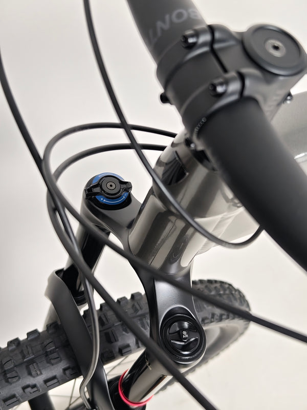 Trek Slash 7 Gen 5 bike in X-LARGE size featured with Lyrik suspension and SLX components, RRP: £2,775.00, currently discounted to £1,760.00 with free and rapid delivery.