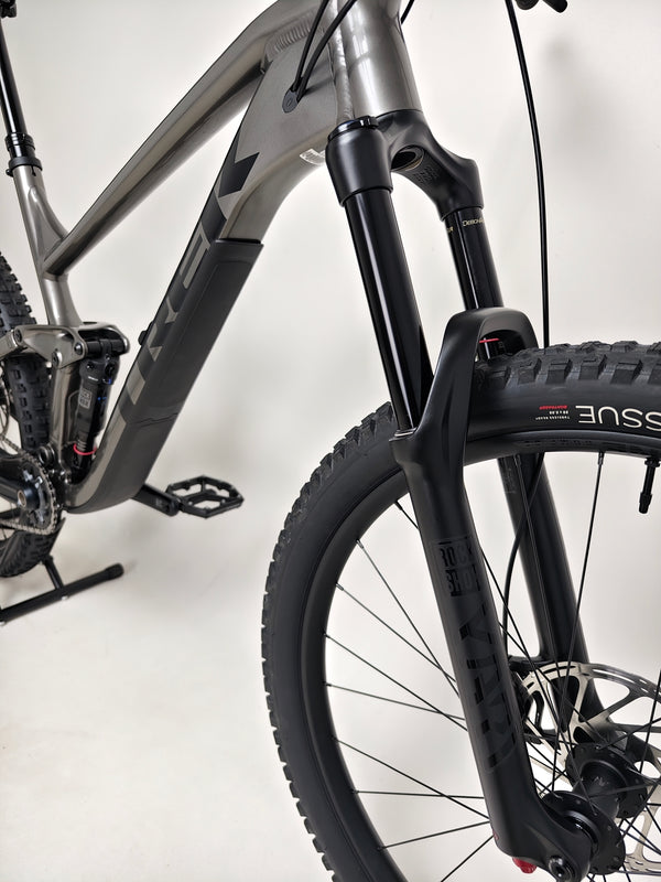 Trek Slash 7 Gen 5 in Mercury colour, X-LARGE, featuring advanced Lyrik suspension and SLX system, RRP: £2,775.00, priced at £1,760.00, includes free and fast courier delivery.