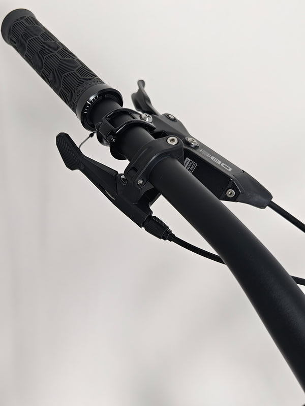 Capture of the Trek Slash 7 Gen 5 mountain bike in X-LARGE size, showcasing Lyrik and SLX specs, original RRP: £2,775.00, current price £1,760.00 with free rapid courier delivery.