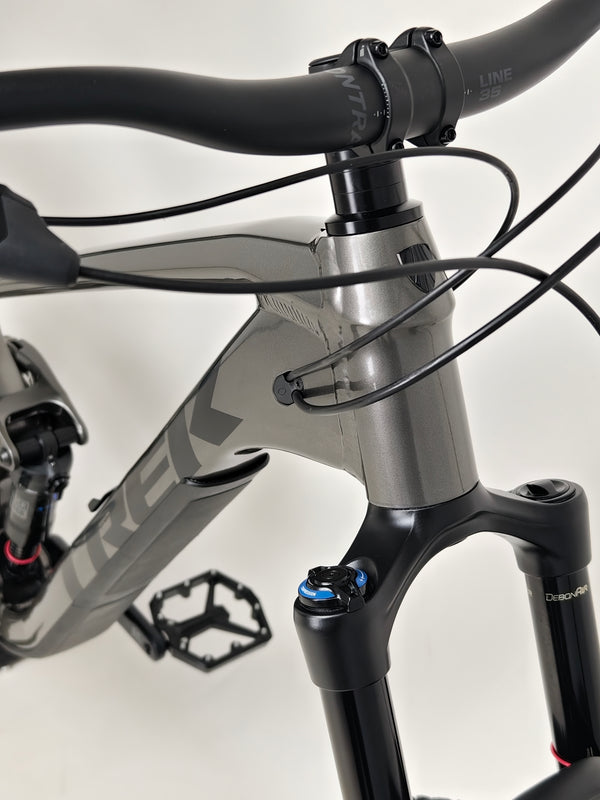 Image of Trek Slash 7 Gen 5 in Mercury colour and X-LARGE size, featuring Lyrik suspension and SLX features, original RRP: £2,775.00, now available for £1,760.00 with free courier delivery.