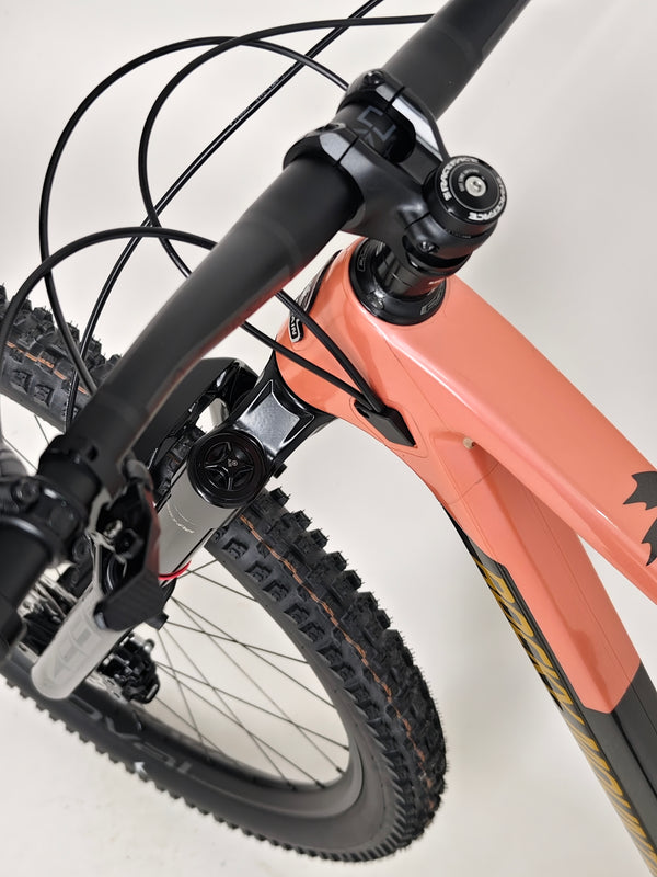 Image of the Rocky Mountain Altitude Carbon 70 2022 mountain bike from a different angle, now available for £2,590.00 with free UK delivery.