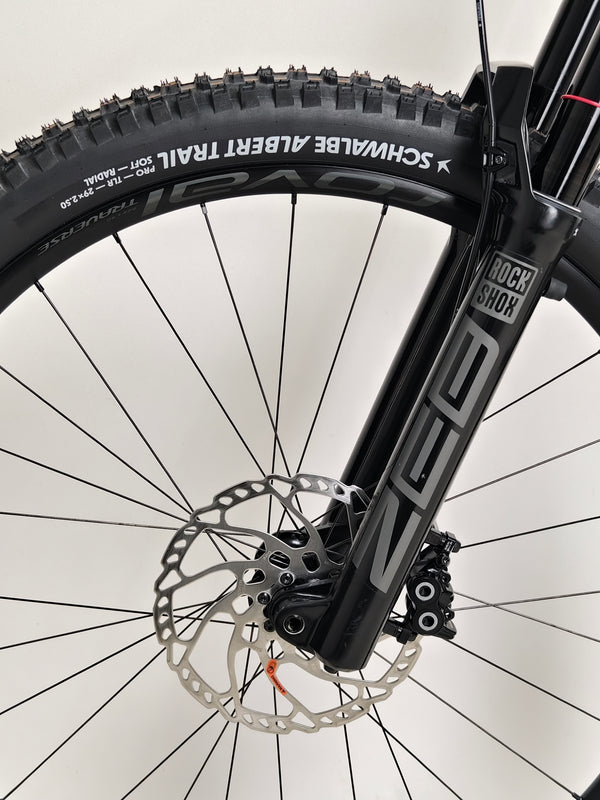 Side view of the Rocky Mountain Altitude Carbon 70 2022 mountain bike showcasing its high-quality build, offered at £2,590.00 with free UK delivery.