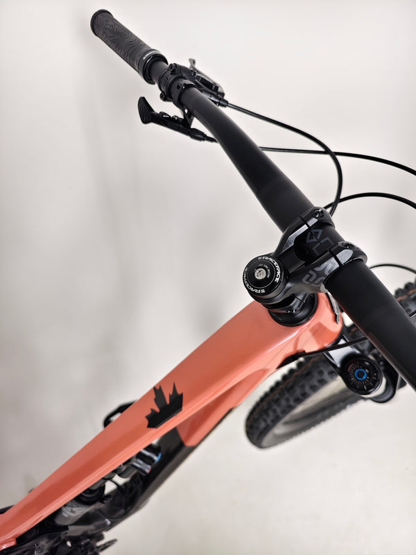 Image of the mountain bike pedals on the Rocky Mountain Altitude Carbon 70 2022, ready for adventure at £2,590.00 with free UK delivery.