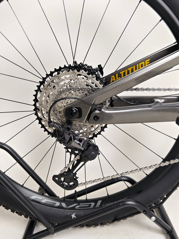 Final detailed shot of the Rocky Mountain Altitude Carbon 70 2022 mountain bike focusing on its premium features, available for £2,590.00 with free UK delivery.