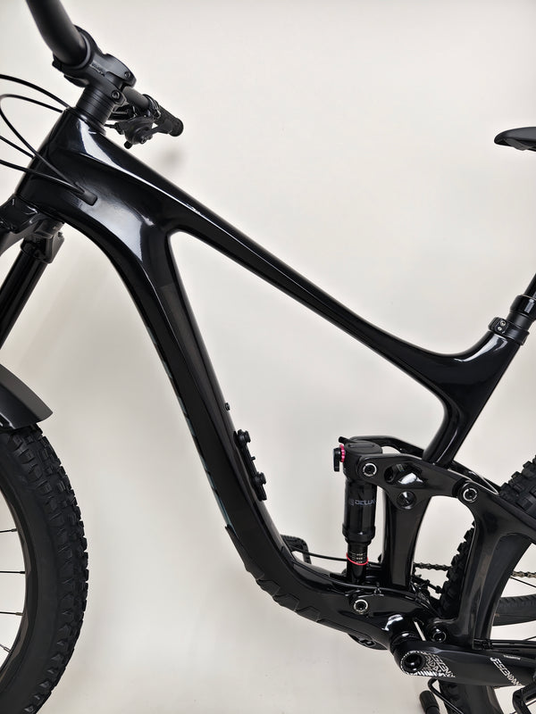Giant Reign Advanced Pro 2 29 Carbon bike with ZEB fork showcased on rocky terrain, LARGE size, RRP £4,499.00, price slashed to £1,790.00!