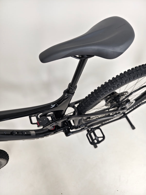 Giant Reign Advanced Pro 2 29 Carbon showcasing integrated components, LARGE, very well maintained, RRP £4,499.00, our price only £1,790.00!