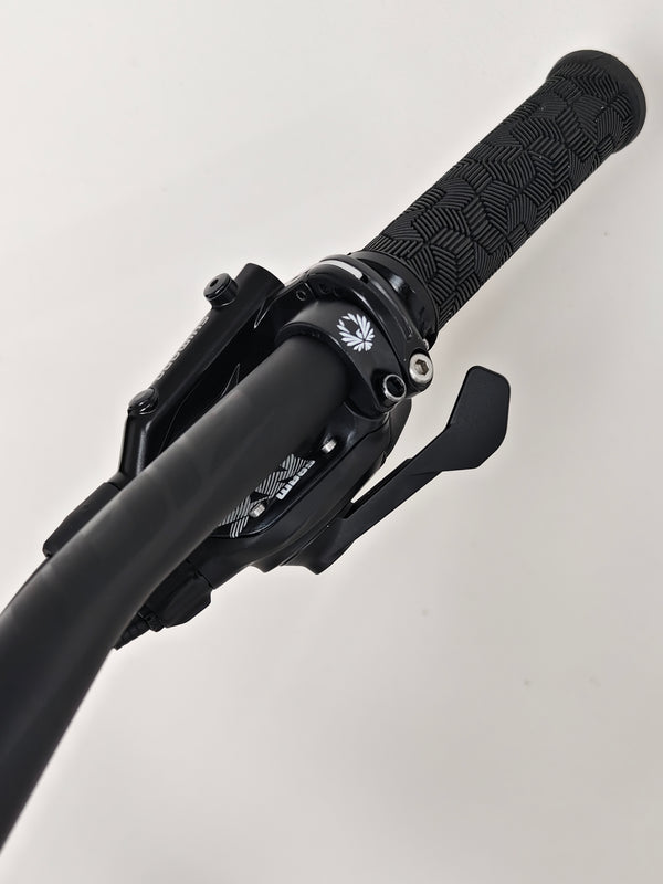 Under view of the Giant Reign Advanced Pro 2 29 Carbon, showcasing its suspension layout, LARGE frame, in Very Good Condition, with a price of £4,499.00, now £1,790.00!