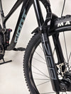 Close-up photo of the Giant Reign Advanced Pro 2 29 Carbon's control components, in Very Good Condition, LARGE size, originally £4,499.00, now just £1,790.00!