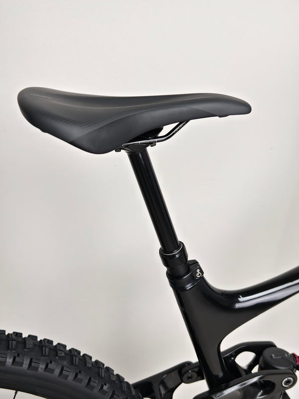 Giant Reign Advanced Pro 2 29 Carbon bike in natural surroundings, demonstrating its adventure capabilities, in Very Good Condition, LARGE, RRP £4,499.00, ours for £1,790.00!