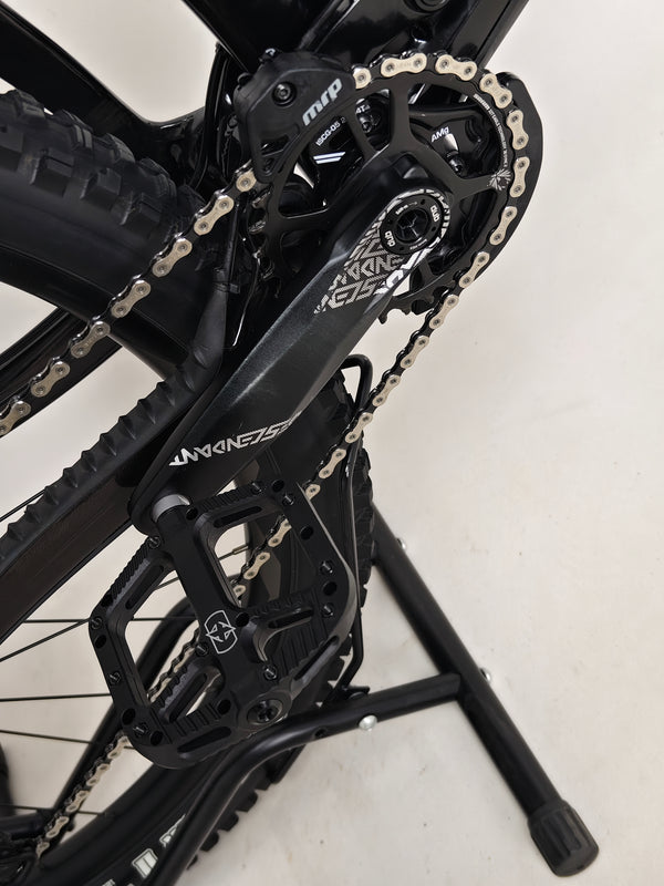 Giant Reign Advanced Pro 2 29 Carbon showcasing full suspension system, LARGE, in Very Good Condition, originally £4,499.00, now offered at £1,790.00!