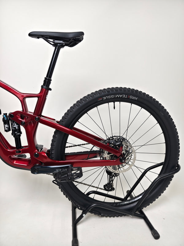 TREK Fuel EX 9.7 Gen 6 2023 FS CARBON / M-L / FOX / RRP: £4,175.00 / LIKE NEW! / Get it for £2,090.00 including FREE UK Delivery! - Image of the bike’s fork with suspension features highlighted.