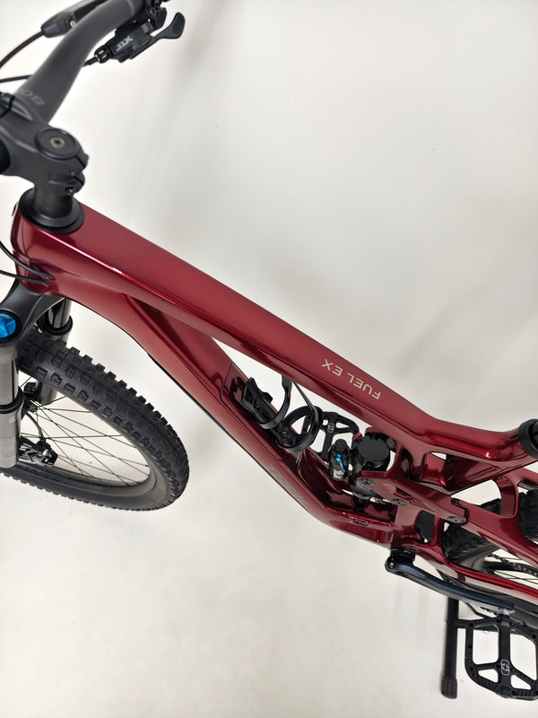 TREK Fuel EX 9.7 Gen 6 2023 FS CARBON / M-L / FOX / RRP: £4,175.00 / LIKE NEW! / Get it for £2,090.00 including FREE UK Delivery! - Image demonstrating comprehensive bike features.