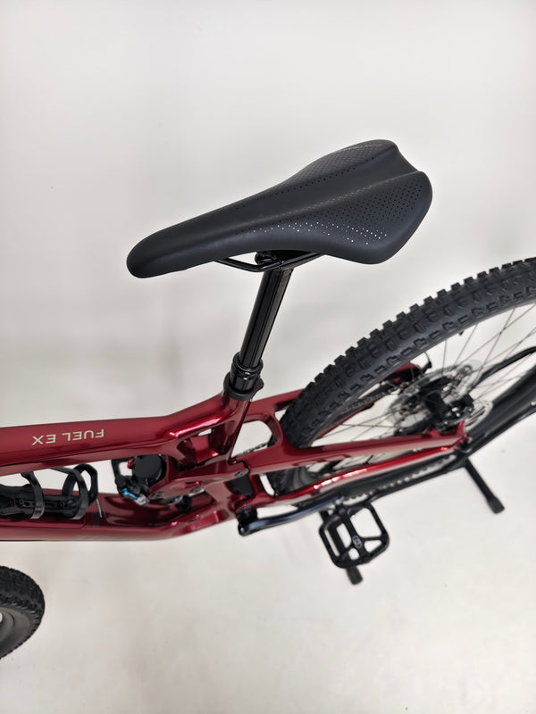 TREK Fuel EX 9.7 Gen 6 2023 FS CARBON / M-L / FOX / RRP: £4,175.00 / LIKE NEW! / Get it for £2,090.00 including FREE UK Delivery! - Detailed image of the rear derailleur and gear setup.