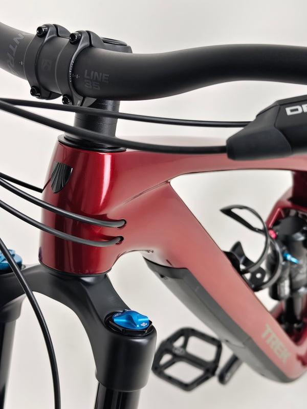TREK Fuel EX 9.7 Gen 6 2023 FS CARBON / M-L / FOX / RRP: £4,175.00 / LIKE NEW! / Get it for £2,090.00 including FREE UK Delivery! - Image representing the bike's lightweight yet rugged design.
