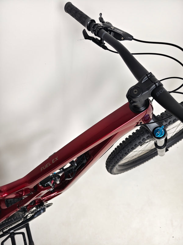 TREK Fuel EX 9.7 Gen 6 2023 FS CARBON / M-L / FOX / RRP: £4,175.00 / LIKE NEW! / Get it for £2,090.00 including FREE UK Delivery! - Stunning visual of the bike with a clear background.