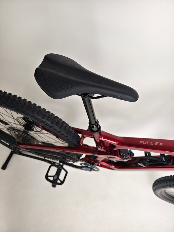 TREK Fuel EX 9.7 Gen 6 2023 FS CARBON / M-L / FOX / RRP: £4,175.00 / LIKE NEW! / Get it for £2,090.00 including FREE UK Delivery! - Image focusing on bike's performance capabilities.