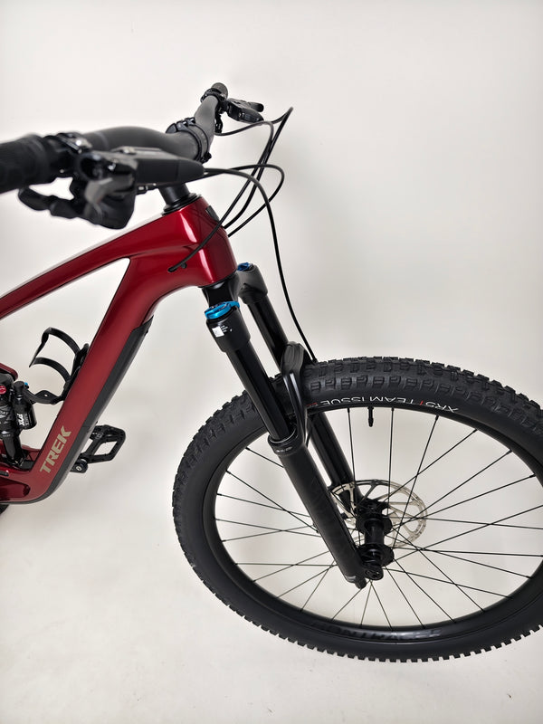 TREK Fuel EX 9.7 Gen 6 2023 FS CARBON / M-L / FOX / RRP: £4,175.00 / LIKE NEW! / Get it for £2,090.00 including FREE UK Delivery! - Close-up showing the bike's gear system and technology.