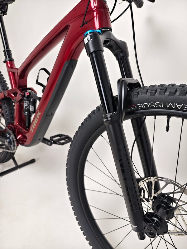 TREK Fuel EX 9.7 Gen 6 2023 FS CARBON / M-L / FOX / RRP: £4,175.00 / LIKE NEW! / Get it for £2,090.00 including FREE UK Delivery! - Rear view showcasing the tyre and wheel compatibility.
