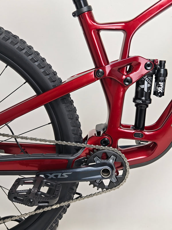 TREK Fuel EX 9.7 Gen 6 2023 FS CARBON / M-L / FOX / RRP: £4,175.00 / LIKE NEW! / Get it for £2,090.00 including FREE UK Delivery! - Image capturing the bike on a trail.