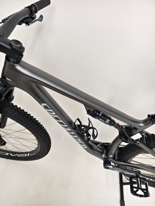 Showing the Specialized Epic EVO Expert 2022 bike's design, Medium size, in Excellent Condition! Original RRP: £7,750.00, now at £2,790.00 with FREE Delivery!