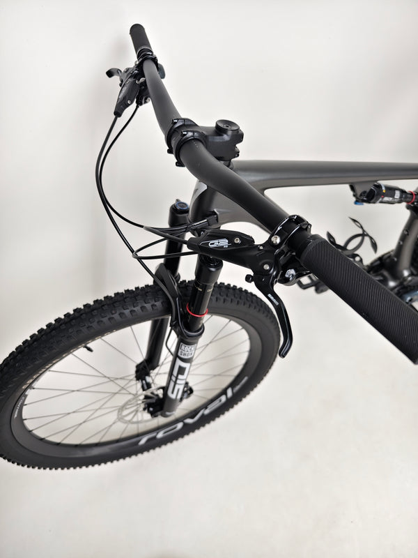Specialized Epic EVO Expert 2022 showcasing frame and body, Medium size, Excellent Condition! RRP: £7,750.00, available for £2,790.00 including FREE Delivery!