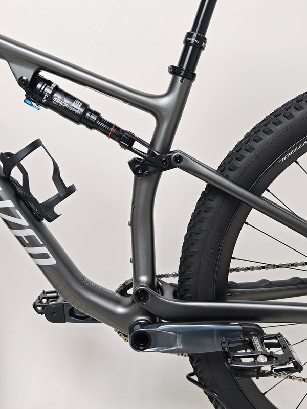 Specialized Epic EVO Expert 2022 landscape shot, Medium size, Excellent Condition! RRP: £7,750.00, now your price is £2,790.00 with FREE Delivery!