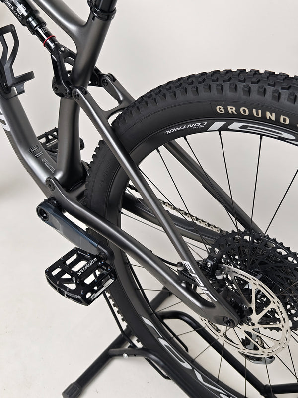 Specialized Epic EVO Expert 2022 showcasing its engineering details, Medium size, Excellent Condition! RRP: £7,750.00, priced at £2,790.00 with FREE Delivery!