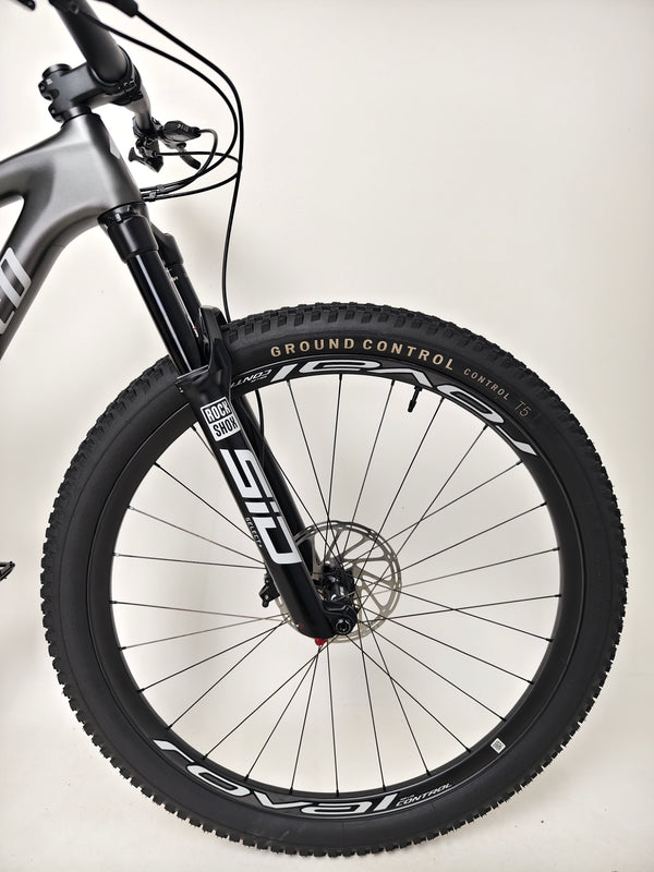 Specialized Epic EVO Expert 2022 medium bike capturing motion, Excellent Condition! RRP: £7,750.00, available now at £2,790.00 with FREE Delivery!