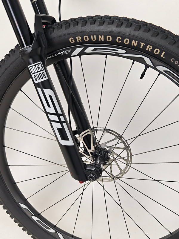 Specialized Epic EVO Expert 2022 features highlighted, Medium, Excellent Condition! RRP: £7,750.00, now offered at £2,790.00 with FREE Delivery!
